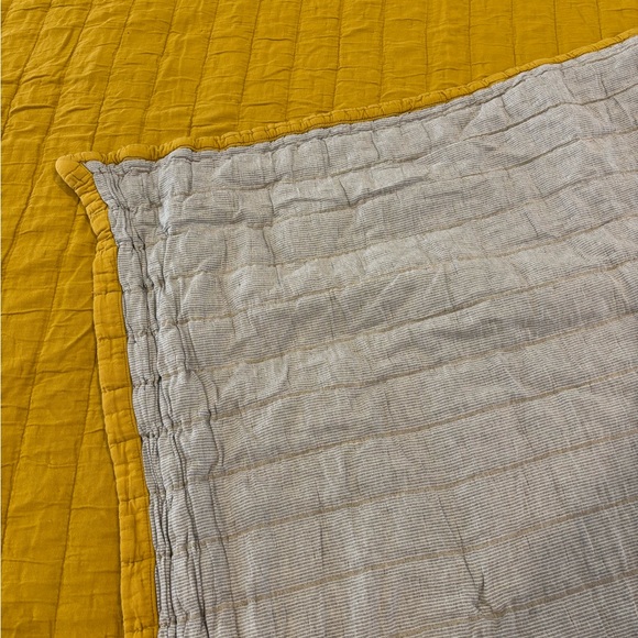 Schoolhouse Channeled Cotton Quilt Queen - Picture 4 of 7